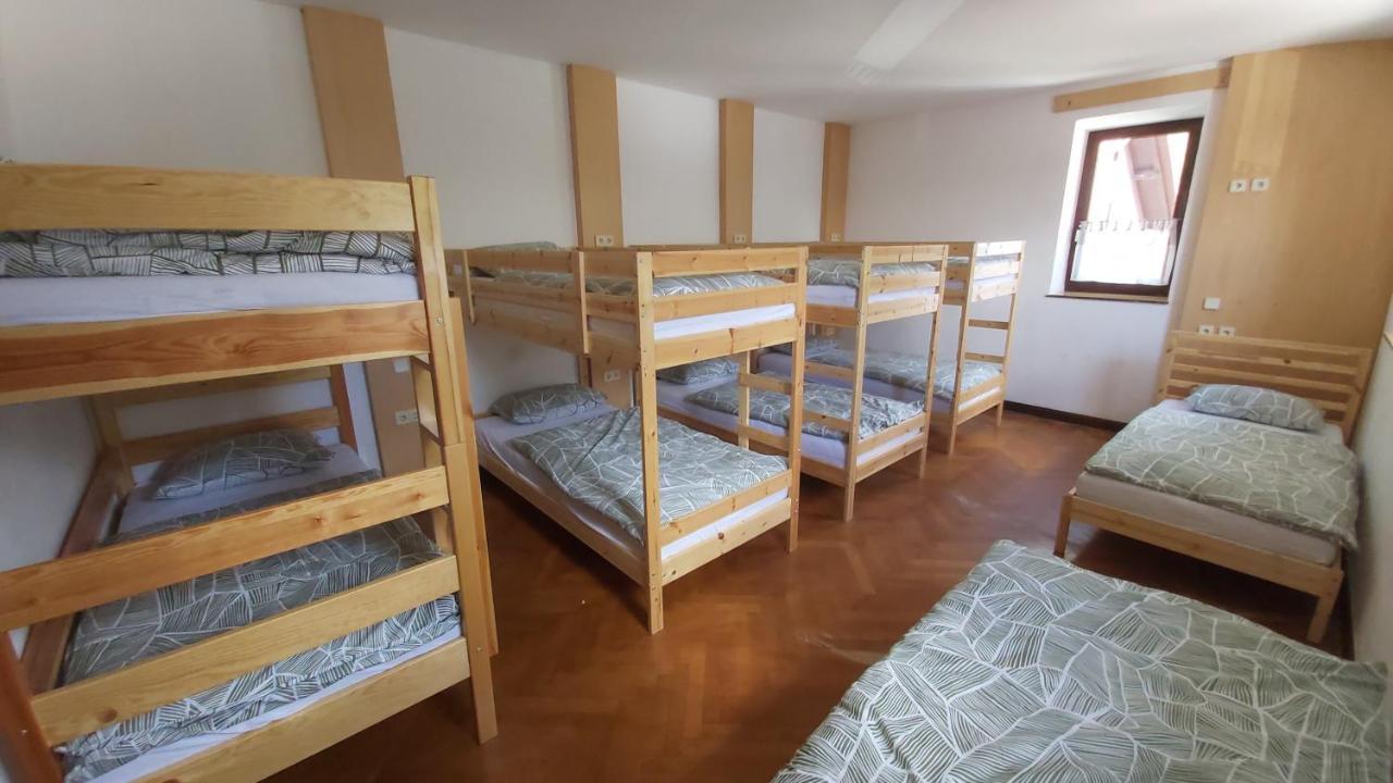 Hostel In Picerija Spajza Mojstrana Exteriör bild